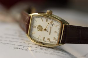 Mặt đồng hồ Poljot, một trong những thương hiệu đồng hồ nổi tiếng của Nga, vẫn giữ lấy chất lượng và tính thẩm mỹ cao qua hàng thập kỷ. Với thiết kế độc đáo và tinh xảo, mặt đồng hồ Poljot sẽ là một món quà tuyệt vời cho tín đồ đồng hồ hoặc bất kỳ ai có gu thẩm mỹ tinh tế.